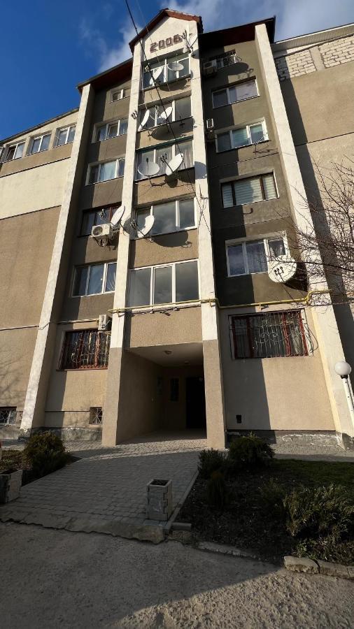 Просторі Та Комфортні Апартаменти «Д.І.М.» Camenița Exterior foto