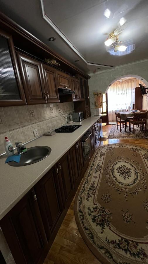 Просторі Та Комфортні Апартаменти «Д.І.М.» Camenița Exterior foto
